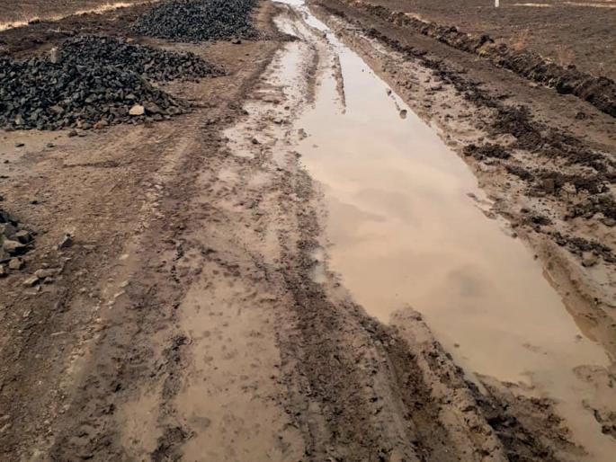 Parbhani: The speed of the road works | परभणी : रस्त्यांच्या कामांना गती मिळेना Parbhani: The speed of the road works | परभणी : रस्त्यांच्या कामांना गती मिळेना