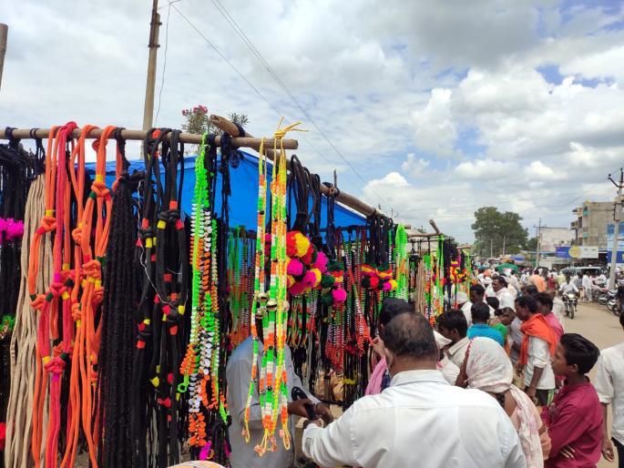 Parbhani: Drought clouds over the hive due to rains | परभणी : पावसाचा ताण पडल्याने पोळ्यावर दुष्काळाचे ढग Parbhani: Drought clouds over the hive due to rains | परभणी : पावसाचा ताण पडल्याने पोळ्यावर दुष्काळाचे ढग