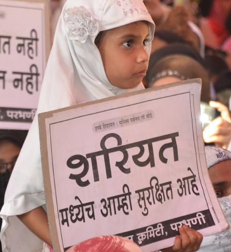 Thousands of Muslim women in Parbhani are on the streets | परभणीत हजारो मुस्लिम महिला रस्त्यावर