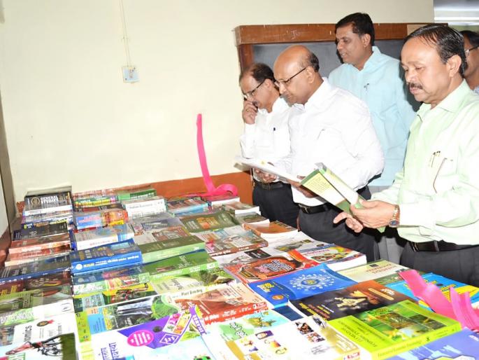 Parbhani: The book has the power to defeat defeat | परभणी : पुस्तके वाचनातून पराभव पचविण्याचे सामर्थ्य लाभते