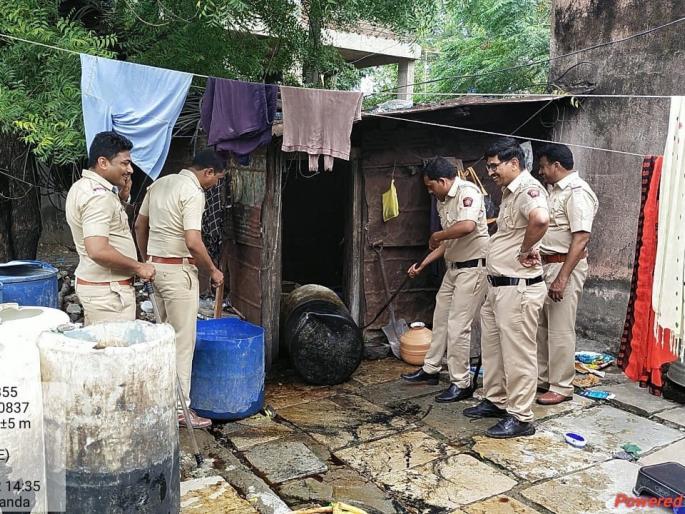 Raid on illegal hand kiln liquor production in Muligaon; Three and a half lakh worth of goods seized | मुळेगावात अवैध हातभट्टी दारु निर्मितीवर छापा; साडेतीन लाखांचा मुद्देमाल जप्त Raid on illegal hand kiln liquor production in Muligaon; Three and a half lakh worth of goods seized | मुळेगावात अवैध हातभट्टी दारु निर्मितीवर छापा; साडेतीन लाखांचा मुद्देमाल जप्त