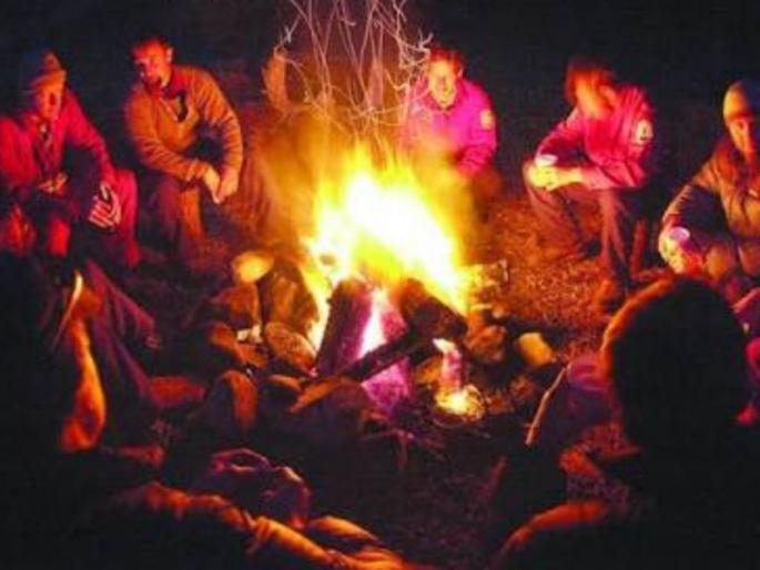 The cold snap persists; Gourmet with fires | थंडीचा कडाका कायम; शेकोट्या लागल्या पेटू The cold snap persists; Gourmet with fires | थंडीचा कडाका कायम; शेकोट्या लागल्या पेटू