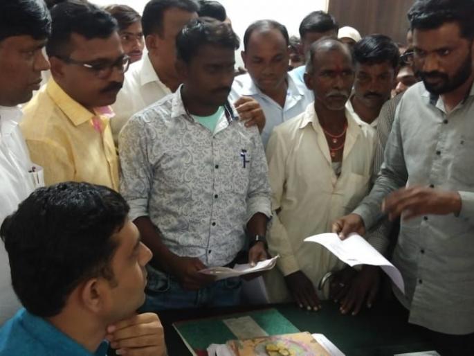 Gangapuri village in the backwater of Waghur | गंगापुरी गाव वाघूरच्या बॅकवॉटरच्या विळख्यात Gangapuri village in the backwater of Waghur | गंगापुरी गाव वाघूरच्या बॅकवॉटरच्या विळख्यात