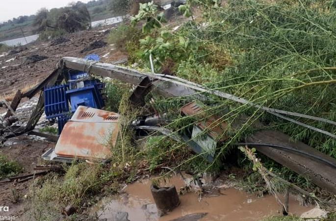 Crops landed on Tapi coast due to heavy rains | तापी तटावर वादळी पावसाने पिके जमीनदोस्त Crops landed on Tapi coast due to heavy rains | तापी तटावर वादळी पावसाने पिके जमीनदोस्त