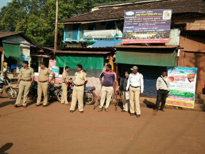 Ratnagiri: Rajapur in rajapureur rajapurera cracked off, spontaneous response, police settlement at all | रत्नागिरी : रिफायनरीविरोधात राजापुरात कडकडीत बंद, उत्स्फूर्त प्रतिसाद, ठिकठिकाणी पोलीस बंदोबस्त  Ratnagiri: Rajapur in rajapureur rajapurera cracked off, spontaneous response, police settlement at all | रत्नागिरी : रिफायनरीविरोधात राजापुरात कडकडीत बंद, उत्स्फूर्त प्रतिसाद, ठिकठिकाणी पोलीस बंदोबस्त
