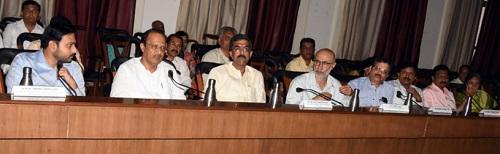 By raising funds for the Sangli district | सांगली जिल्ह्याला निधी वाढवून मिळणार, उपमुख्यमंत्री अजित पवार यांनी दिला दिलासा