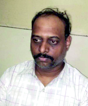 Thaksena Prakash Patil's Sangli also has a lot to do | ठकसेन प्रकाश पाटीलचा सांगलीतही गंडा Thaksena Prakash Patil's Sangli also has a lot to do | ठकसेन प्रकाश पाटीलचा सांगलीतही गंडा