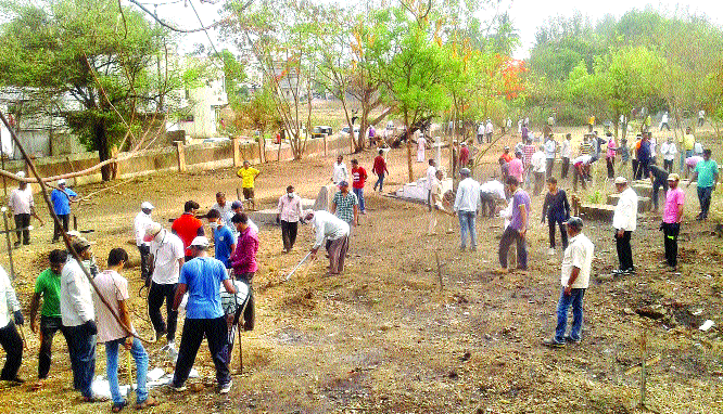 Exorcism from cloth and cloth cemeteries | तिरडीची लाकडं अन् कापडं स्मशानातून हद्दपार Exorcism from cloth and cloth cemeteries | तिरडीची लाकडं अन् कापडं स्मशानातून हद्दपार