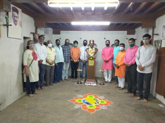 nashik,greetings,to,the,birthplace,memorial,of,swatantryaveer,savarkar | स्वातंत्र्यवीर सावरकर जयंती साधेपणाने:पुरातत्व विभागाकडून पुतळ्याचे पूजन nashik,greetings,to,the,birthplace,memorial,of,swatantryaveer,savarkar | स्वातंत्र्यवीर सावरकर जयंती साधेपणाने:पुरातत्व विभागाकडून पुतळ्याचे पूजन