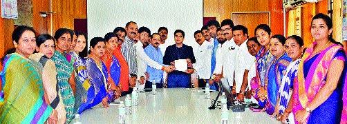 Abundant reserves in the dam; Do two times water supply | धरणात मुबलक साठा; दोन वेळ करा पाणीपुरवठा Abundant reserves in the dam; Do two times water supply | धरणात मुबलक साठा; दोन वेळ करा पाणीपुरवठा