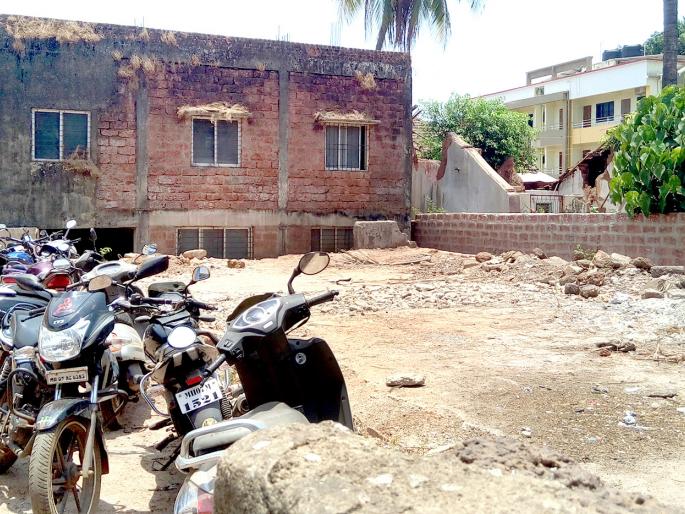 Sindhudurg: When will the work on the fishing market in Vengurle start? | सिंधुदुर्ग : वेंगुर्लेतील मच्छिमार्केटचे रखडलेले काम केव्हा सुरू होणार ?, आश्वासनांची खैरात Sindhudurg: When will the work on the fishing market in Vengurle start? | सिंधुदुर्ग : वेंगुर्लेतील मच्छिमार्केटचे रखडलेले काम केव्हा सुरू होणार ?, आश्वासनांची खैरात
