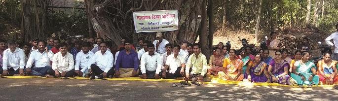 Sindhudurg: On the Mumbai-Goa highway, Boxed for Thackeray, Teresababarde, Mandakuli Rural | सिंधुदुर्ग : मुंबई-गोवा महामार्गावर बॉक्सवेलसाठी ठिय्या, तेर्सेबांबर्डे, मांडकुली ग्रामस्थ आक्रमक 