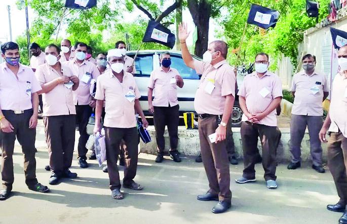 Black day of anti-Modi workers | मोदी सरकारविरोधी कामगारांचा काळा दिवस Black day of anti-Modi workers | मोदी सरकारविरोधी कामगारांचा काळा दिवस