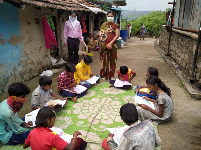 Teachers from Padli Vidyalaya took over the schools in the slums | पाडळी विद्यालयातील शिक्षकांनी घेतली वाडीवस्त्यांवर शाळा Teachers from Padli Vidyalaya took over the schools in the slums | पाडळी विद्यालयातील शिक्षकांनी घेतली वाडीवस्त्यांवर शाळा