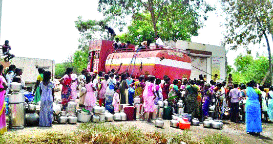 Thousands of Thousands thirsty in Sangli district | सांगली जिल्ह्यात हजारवर वाड्या-वस्त्या तहानलेल्या Thousands of Thousands thirsty in Sangli district | सांगली जिल्ह्यात हजारवर वाड्या-वस्त्या तहानलेल्या