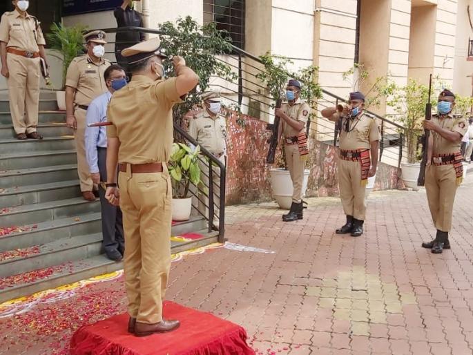 Coronavirus News: Thane Police Commissioner on duty after overcoming Coronavirus | Coronavirus News: कोरोनावर मात केल्यानंतर ठाण्याचे पोलीस आयुक्त ड्यूटीवर हजर Coronavirus News: Thane Police Commissioner on duty after overcoming Coronavirus | Coronavirus News: कोरोनावर मात केल्यानंतर ठाण्याचे पोलीस आयुक्त ड्यूटीवर हजर