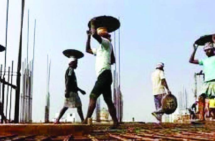 Increase in the price of construction materials; Business in trouble! | बांधकाम साहित्याच्या किंमतीत वाढ; व्यावसायिक अडचणीत ! Increase in the price of construction materials; Business in trouble! | बांधकाम साहित्याच्या किंमतीत वाढ; व्यावसायिक अडचणीत !