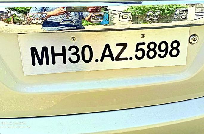 Stolen vehicles are running on the road with fake numbers! | बनावट क्रमांकाद्वारे चोरीची वाहने धावताहेत रस्त्यावर! Stolen vehicles are running on the road with fake numbers! | बनावट क्रमांकाद्वारे चोरीची वाहने धावताहेत रस्त्यावर!