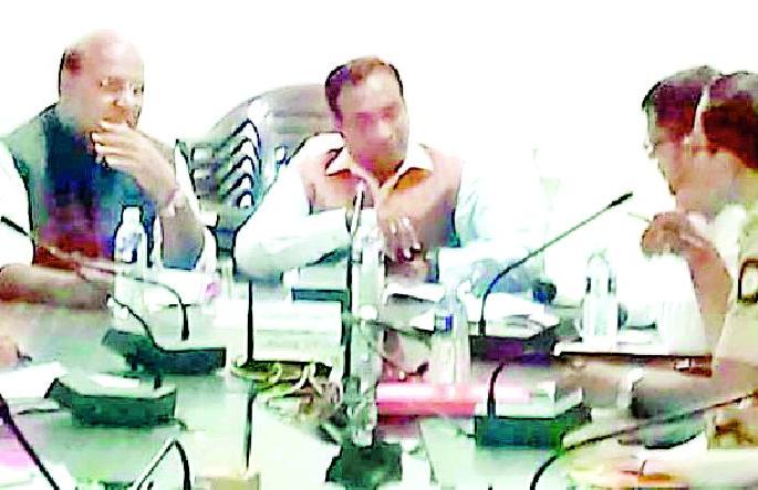 Report the cause of the accident within ten days | दहा दिवसात अपघाताच्या कारणांचा अहवाल सादर करावा Report the cause of the accident within ten days | दहा दिवसात अपघाताच्या कारणांचा अहवाल सादर करावा