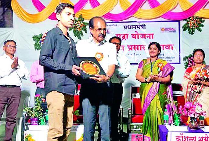 It is possible to develop intangible skills only if we want to learn | शिकण्याची इच्छा असली तरच अंगीभूत कौशल्यांचा विकास शक्य