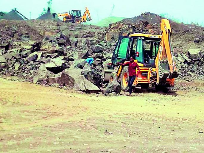 Revenue department on ballast mines | गिट्टी खदानवर महसूल विभागाची धाड Revenue department on ballast mines | गिट्टी खदानवर महसूल विभागाची धाड