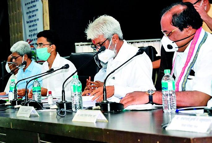 Wardha district withdrew in the implementation of 'Pokhara' | ‘पोखरा’च्या अंमलबजावणीत वर्धा जिल्हा माघारला Wardha district withdrew in the implementation of 'Pokhara' | ‘पोखरा’च्या अंमलबजावणीत वर्धा जिल्हा माघारला