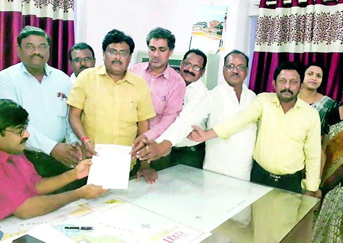 Remove the demands of teachers and teachers | शिक्षक व शिक्षकेत्तर कर्मचाऱ्यांच्या मागण्या निकाली काढा