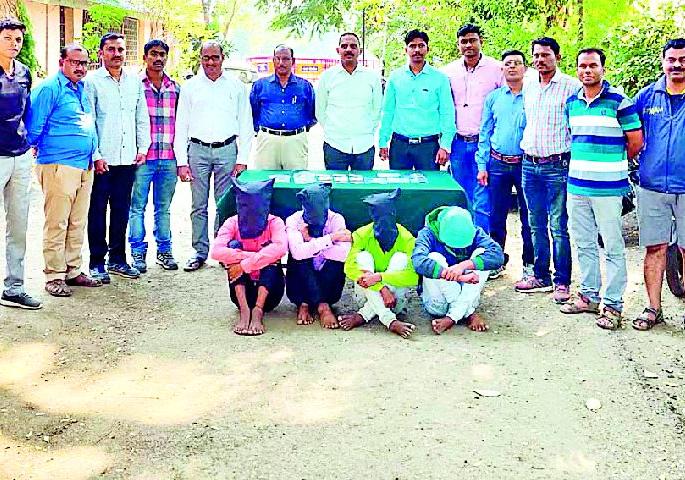 Robbing | घरफोड्या करणारे चौघे जेरबंद Robbing | घरफोड्या करणारे चौघे जेरबंद