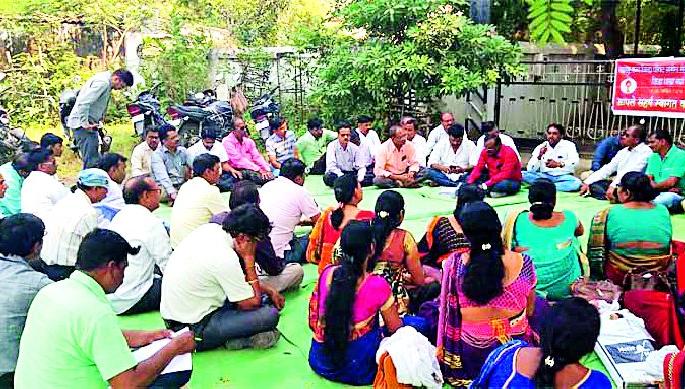 'They' strapped until the suspension is withdrawn | ‘ते’ निलंबन मागे घेईपर्यंत कामबंद 'They' strapped until the suspension is withdrawn | ‘ते’ निलंबन मागे घेईपर्यंत कामबंद