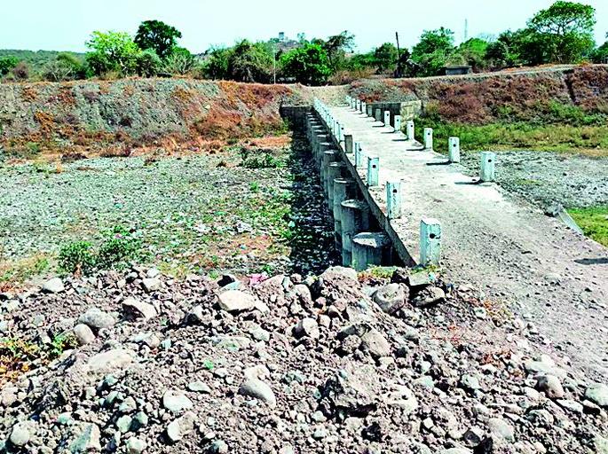 There is no drop of water by spending 75 lakhs | ७५ लाख खर्चूनही पाण्याचा थेंब नाही There is no drop of water by spending 75 lakhs | ७५ लाख खर्चूनही पाण्याचा थेंब नाही
