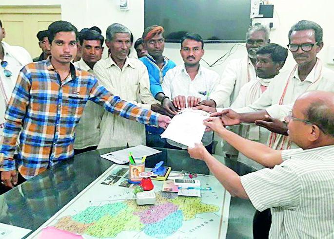 A morcha is being organized on the SDO's office in Kakdadra for basic facilities | मूलभूत सुविधांसाठी काकडदराच्या ग्रामस्थांचा एसडीओ कार्यालयावर मोर्चा