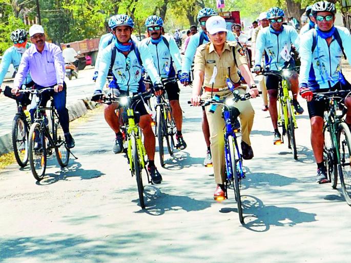 A journey that travels 1500 km to the beach | १५०० किमी प्रवास करणारी सायकल यात्रा वर्धेत A journey that travels 1500 km to the beach | १५०० किमी प्रवास करणारी सायकल यात्रा वर्धेत