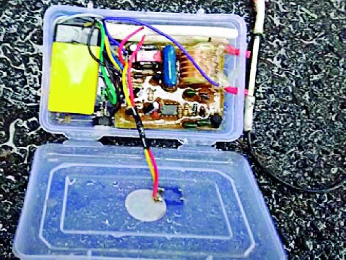 The sensation caused by bombshell material | बॉम्बसदृश साहित्य आढळल्याने खळबळ The sensation caused by bombshell material | बॉम्बसदृश साहित्य आढळल्याने खळबळ