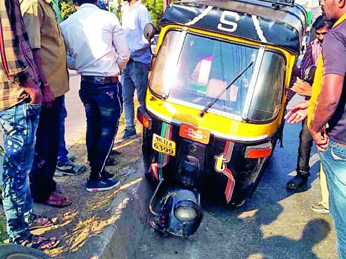 Chimuklea survived the driver's fate | चालकाच्या प्रसंगावधानाने बचावले चिमुकले Chimuklea survived the driver's fate | चालकाच्या प्रसंगावधानाने बचावले चिमुकले