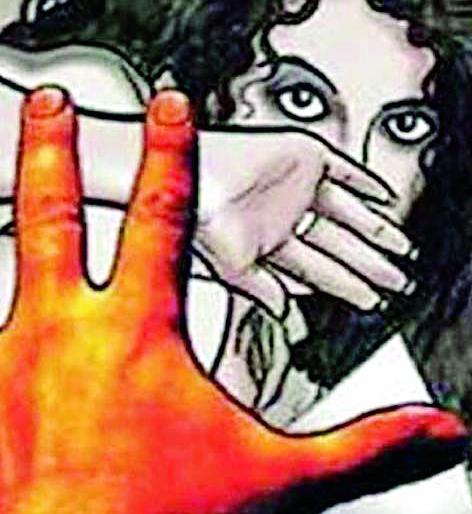 Molestation of schoolgirl by tour teacher | सहलीत शिक्षकाकडून विद्यार्थिनीचा विनयभंग Molestation of schoolgirl by tour teacher | सहलीत शिक्षकाकडून विद्यार्थिनीचा विनयभंग