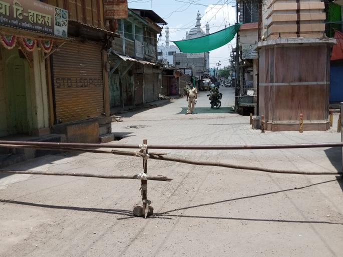 Yevlekar concerned over growing number of coronadabites | कोरोनाबाधितांच्या वाढत्या संख्येने येवलेकर चिंतित Yevlekar concerned over growing number of coronadabites | कोरोनाबाधितांच्या वाढत्या संख्येने येवलेकर चिंतित