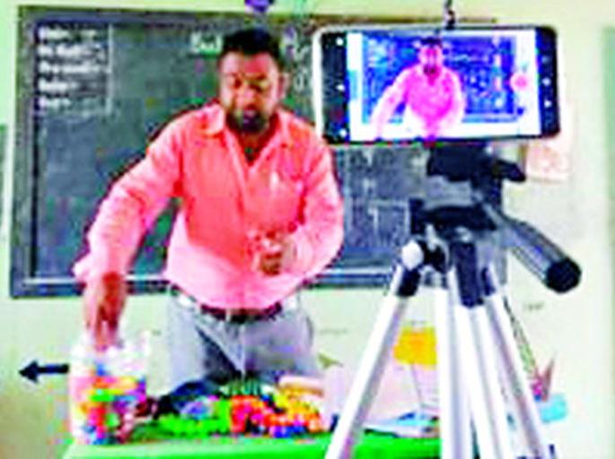 Online education of Zilla Parishad schools is only mobile to mobile, children are notorious | जिल्हा परिषद शाळांचे ऑनलाईन शिक्षण केवळ मोबाईल टू मोबाईल, मुले मात्र नामानिराळी Online education of Zilla Parishad schools is only mobile to mobile, children are notorious | जिल्हा परिषद शाळांचे ऑनलाईन शिक्षण केवळ मोबाईल टू मोबाईल, मुले मात्र नामानिराळी