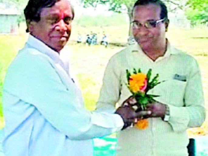 All the girls smiled watching bald's balm | टक्कल पाहून साऱ्या पोरी हसल्या, मले वाटलं साऱ्याच कशा फसल्या ! All the girls smiled watching bald's balm | टक्कल पाहून साऱ्या पोरी हसल्या, मले वाटलं साऱ्याच कशा फसल्या !