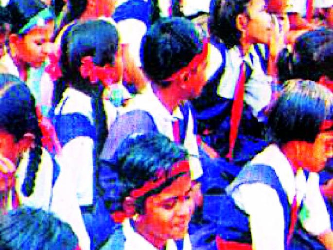 Commissions for commission | गणवेशाला कमिशनखोरीचा धाक Commissions for commission | गणवेशाला कमिशनखोरीचा धाक