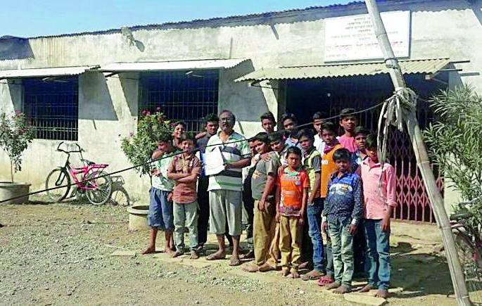 Vitthal's 'Chokhamela' hostel for the untouchables | अस्पृश्यांच्या लेकरांसाठी विठ्ठलाचे ‘चोखामेळा’ वसतिगृह Vitthal's 'Chokhamela' hostel for the untouchables | अस्पृश्यांच्या लेकरांसाठी विठ्ठलाचे ‘चोखामेळा’ वसतिगृह