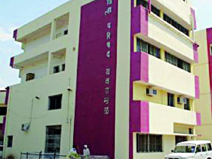 'Eye' of agitators for transferring 1,000 teachers | एक हजार शिक्षक बदल्यांवर आंदोलकांची ‘नजर’