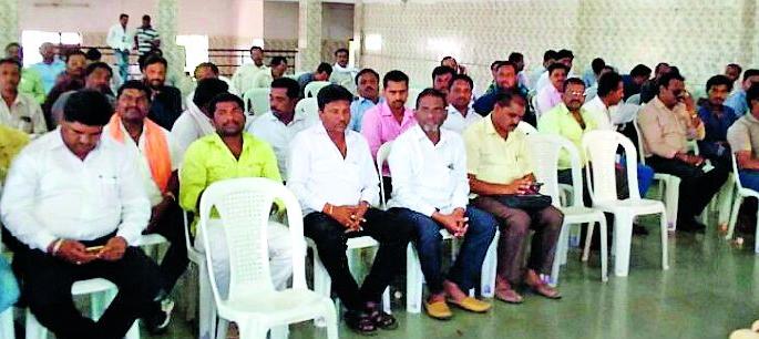 The tremors of the sand contractor and the transporters | रेती कंत्राटदार व वाहतूकदारांची वज्रमूठ