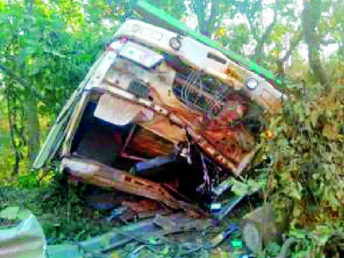 One killed in truck-car accident | ट्रक-कार अपघातात एक ठार One killed in truck-car accident | ट्रक-कार अपघातात एक ठार