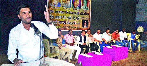 Poetry comment on social system ... | काव्यातून उमटले समाजव्यवस्थेवर भाष्य...