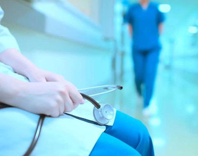 Coronavirus: A woman doctor threatens to rape her if she is not vacant his room from society pnm | Coronavirus: 'घर खाली कर अन्यथा बलात्कार करु'; कोरोनाच्या धास्तीने महिला डॉक्टरला धमकी Coronavirus: A woman doctor threatens to rape her if she is not vacant his room from society pnm | Coronavirus: 'घर खाली कर अन्यथा बलात्कार करु'; कोरोनाच्या धास्तीने महिला डॉक्टरला धमकी