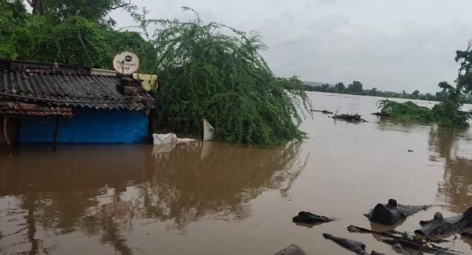 Flooding of Kanhan river in Nagpur district; | नागपूर जिल्ह्यात कन्हान नदीला पूर; नदीकाठच्या गावांना धोका Flooding of Kanhan river in Nagpur district; | नागपूर जिल्ह्यात कन्हान नदीला पूर; नदीकाठच्या गावांना धोका