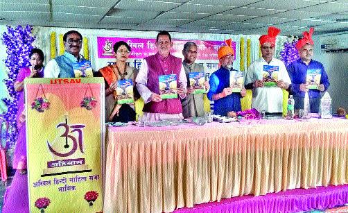  Hindi comedians celebrate | हिंदी हास्य कविसंमेलन रंगले