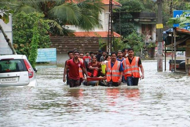  Kerali, Muslim Brothers in Nashik Extensive help from flood victims | नाशिकमधील केरळी, मुस्लीम बांधवांतर्फे पूरग्रस्तांना भरघोस मदत