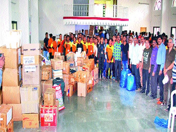 Railway help through the Malayali Association | मल्याळी असोसिएशनतर्फे रेल्वेद्वारे मदत Railway help through the Malayali Association | मल्याळी असोसिएशनतर्फे रेल्वेद्वारे मदत