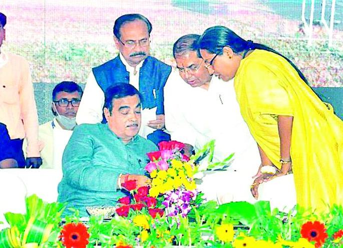 Renovate British-era bridges | ब्रिटिशकालीन पुलाचे नूतनीकरण करा Renovate British-era bridges | ब्रिटिशकालीन पुलाचे नूतनीकरण करा